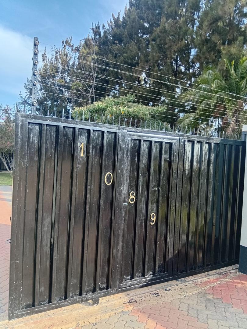 Azzar electric fence installed above a residential gate